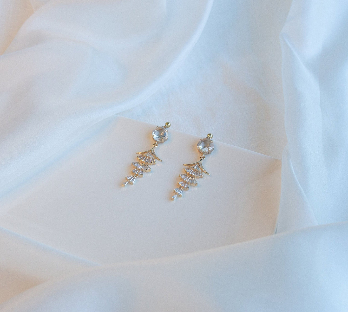 Chandelier Bridal Statement Earrings; Wedding Jewellery; Crystal Earrings; Dangle Earrings; Bride Earrings; Bride gift; Party Earrings