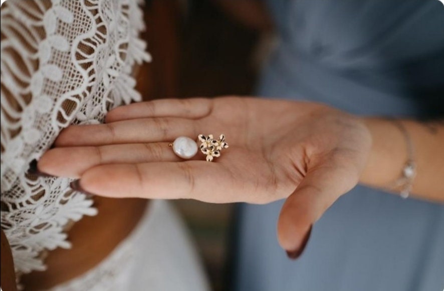 Gold Bridal Drop Earrings; Gold flowers Earrings; Natural Pearl Earrings; Bride Earrings; Gift for Bride; Wedding Jewellery; Gift for Her