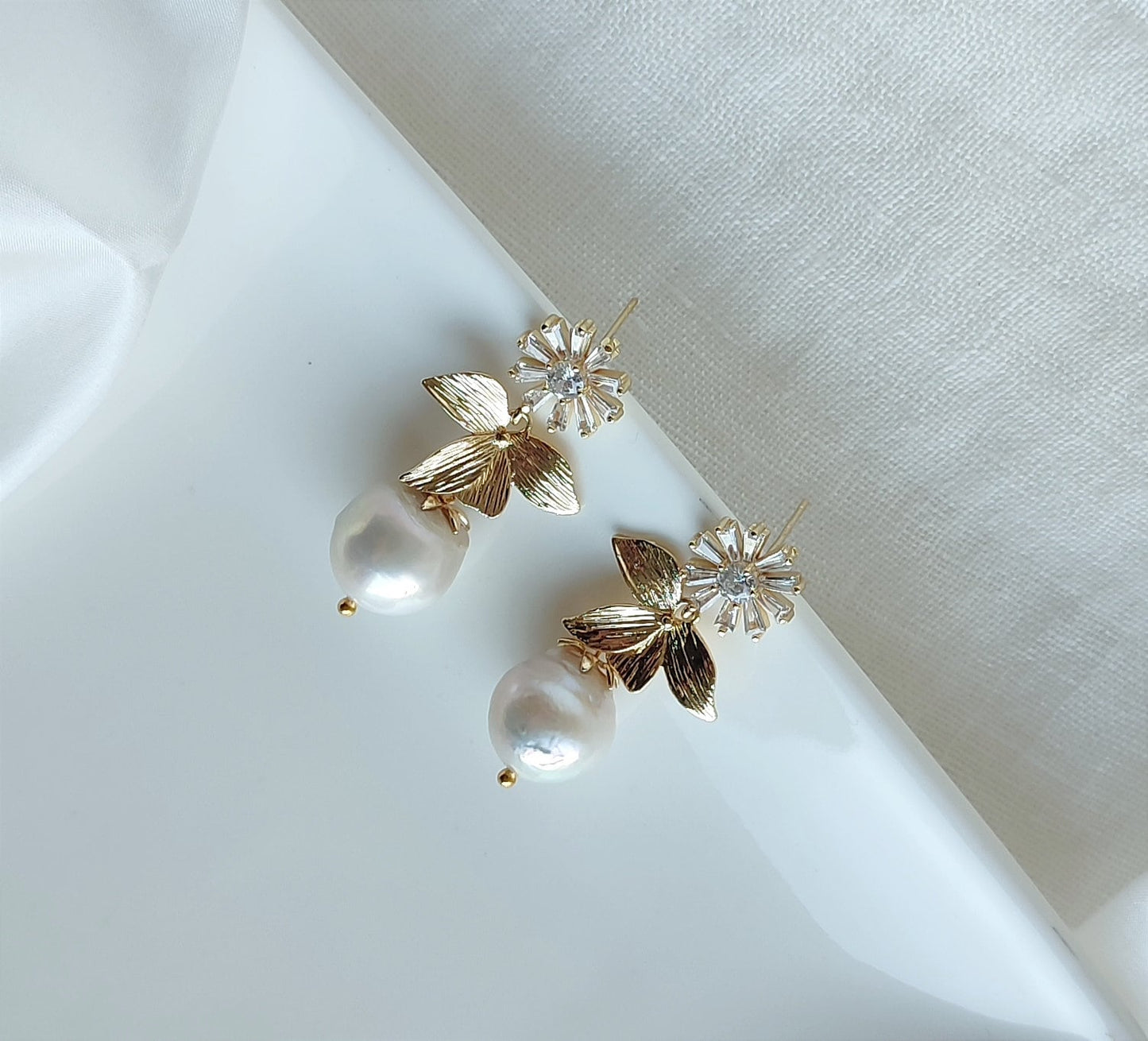 Natural Freshwater Pearls Bridal Earrings; Dangle Earrings; Drop Earrings; Wedding jewellery; Gift for Her; Gold Earrings; Floral Earrings