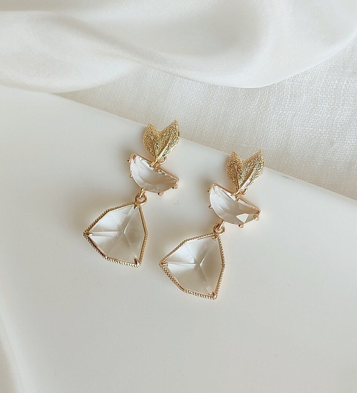 Gold Bridal Statement Earrings; Wedding Earrings; Crystal Earrings; Gold Leaves Earrings; Dangle Earrings; Gift for Bride; Party Earrings