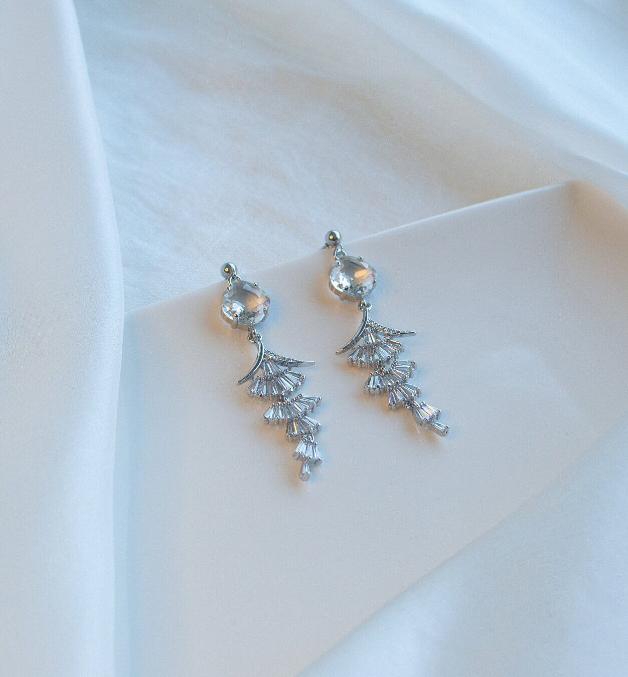 Chandelier Bridal Statement Earrings; Wedding Jewellery; Crystal Earrings; Dangle Earrings; Bride Earrings; Bride gift; Party Earrings