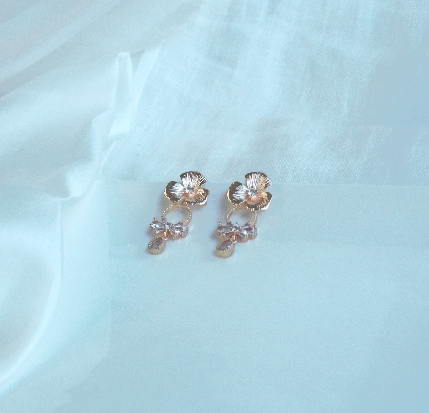Gold Flower Bridal Dangle Earrings; Wedding earrings; Wedding Jewellery; Cubic Zirconia Earrings; Crystal Earrings; Gift for Her;