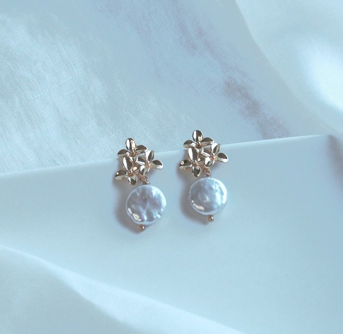 Gold Bridal Drop Earrings; Gold flowers Earrings; Natural Pearl Earrings; Bride Earrings; Gift for Bride; Wedding Jewellery; Gift for Her