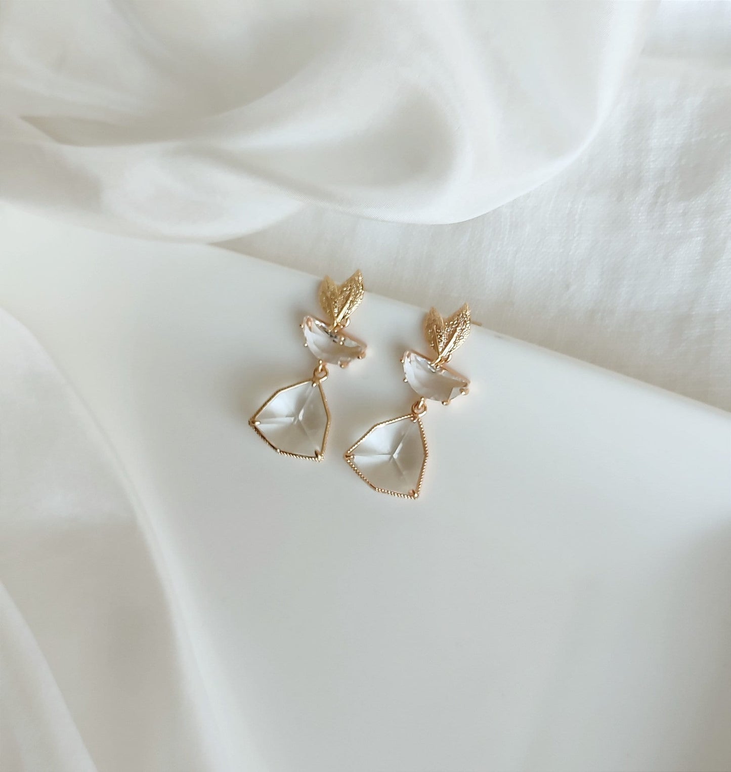 Gold Bridal Statement Earrings; Wedding Earrings; Crystal Earrings; Gold Leaves Earrings; Dangle Earrings; Gift for Bride; Party Earrings