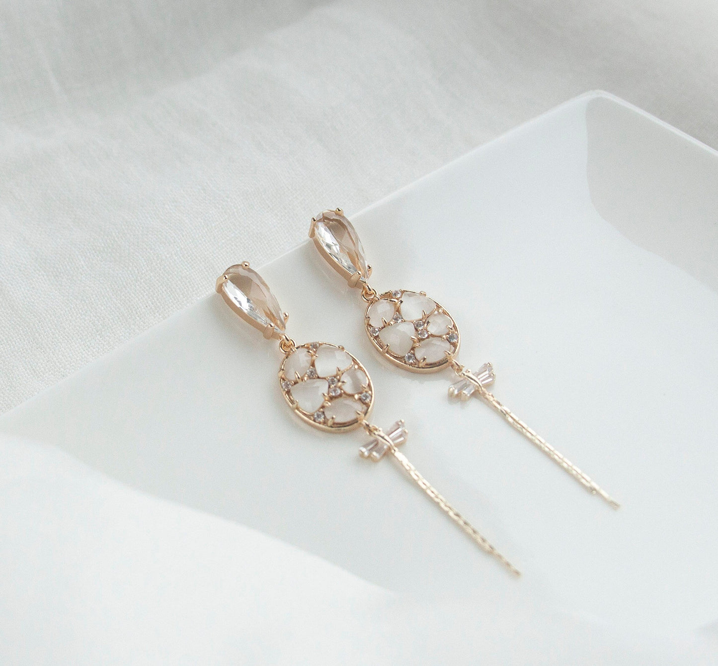 Bridal Statement Dangle Earrings; Crystal Earrings; Gold Earrings; Party Earrings; Gift for her; Wedding Earrings; Gift for Bride