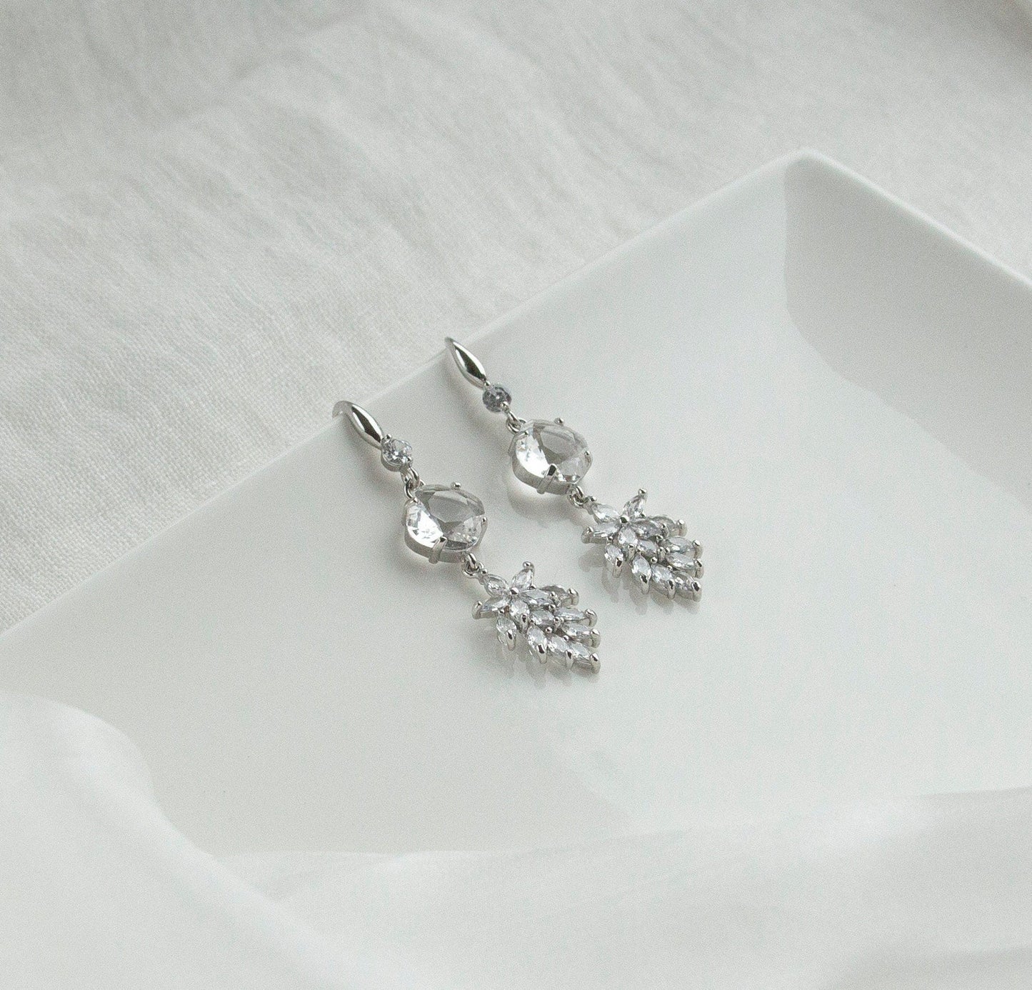 Bridal Statement Earrings; Silver earrings; Crystal Earrings; Dangle Earrings; Wedding Earrings; Gift for Bride; Party Earrings;