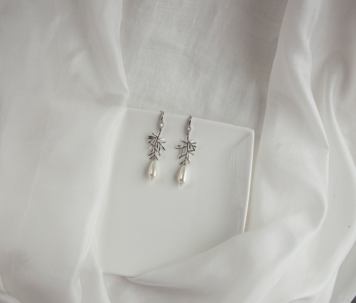 Silver Bridal Statement Earrings; Dangle Earrings; Wedding Jewellery; Silver Earrings; Pearl Earrings; Gift for Her; Gift for Bride