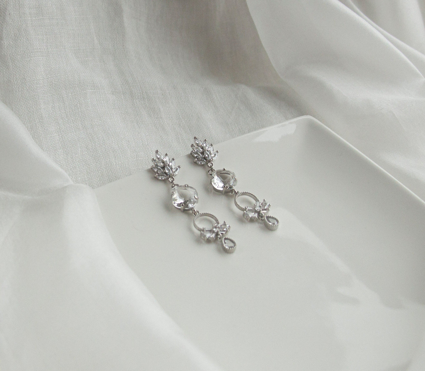 Bridal Statement Earrings; Silver earrings; Crystal Earrings; Dangle Earrings; Wedding Earrings; Gift for Bride; Party Earrings;