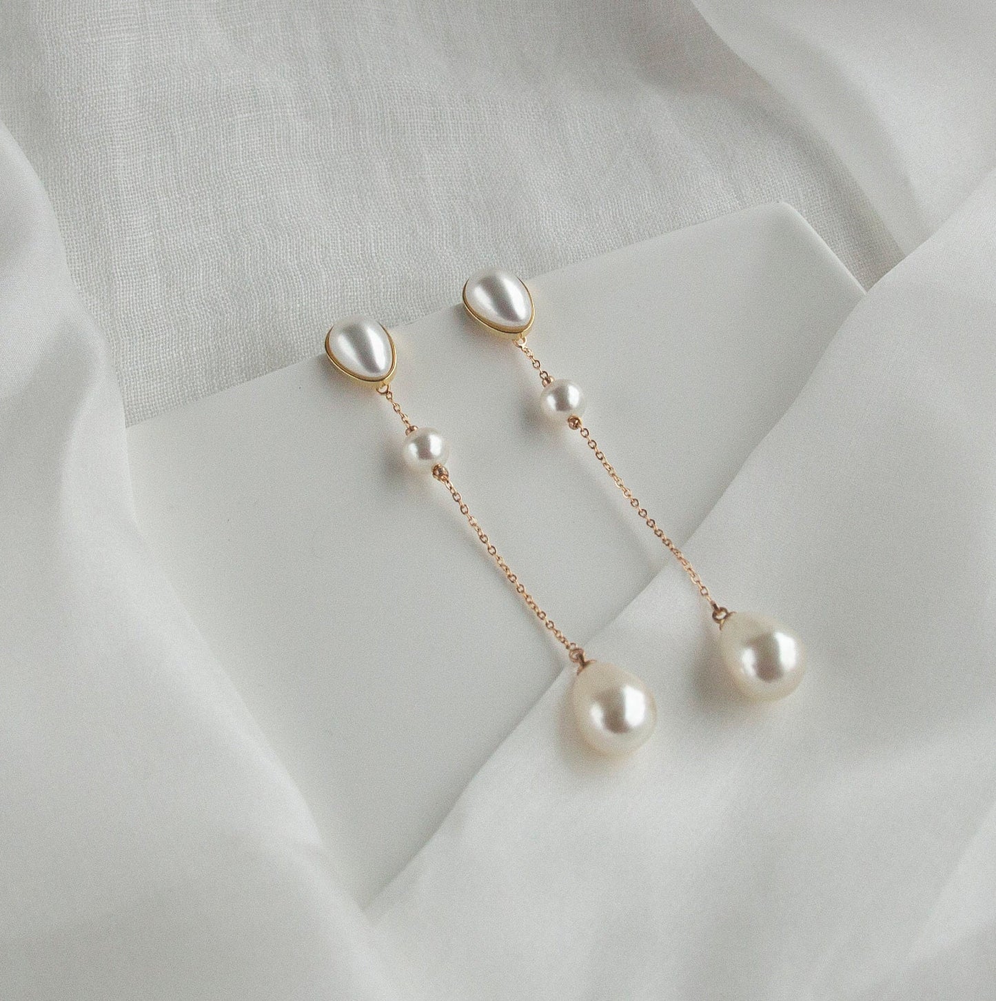 Bridal Statement Earrings; Gold Earrings; Pearl Earrings; Dangle Earrings; Chain Earrings; Wedding jewellery; Gift for Bride; Gift for Her