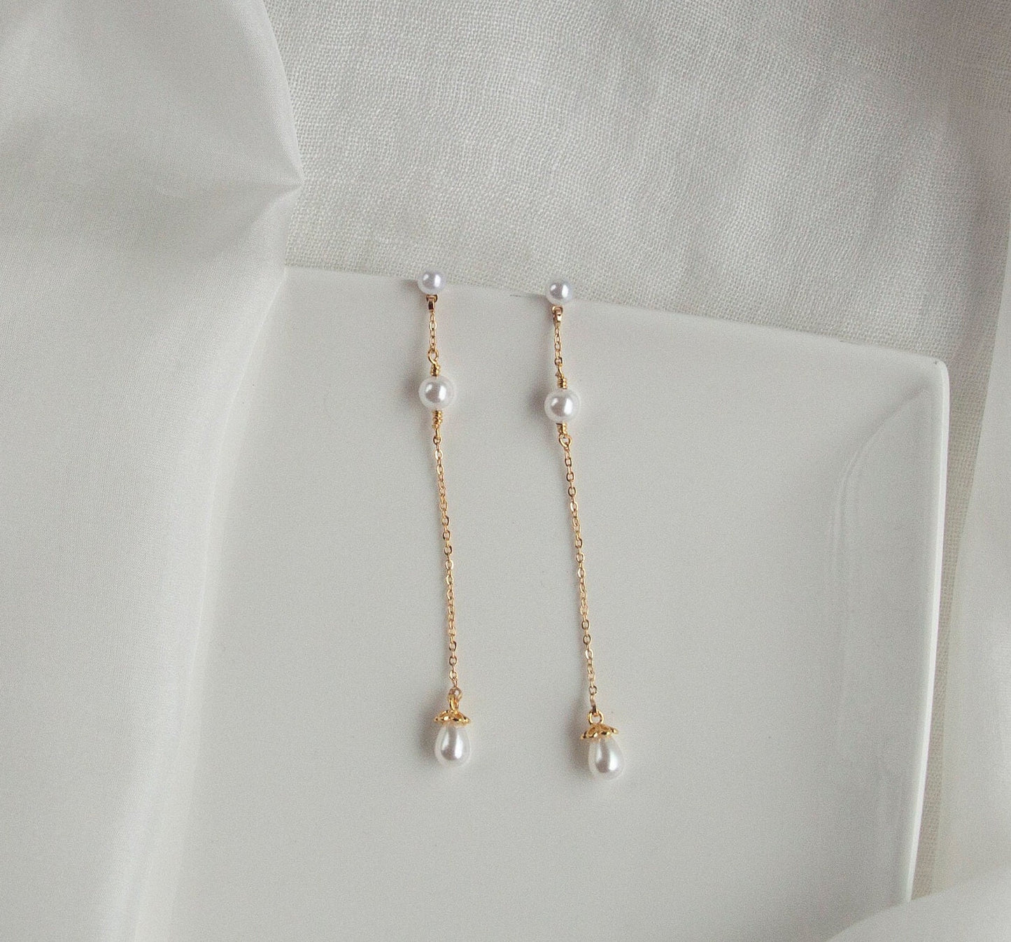 Bridal Dangle Earrings; Pearl Earrings; Gold Earrings; Long Earrings; Chain Earrings; Wedding jewellery; Gift for Bride; Gift for Her