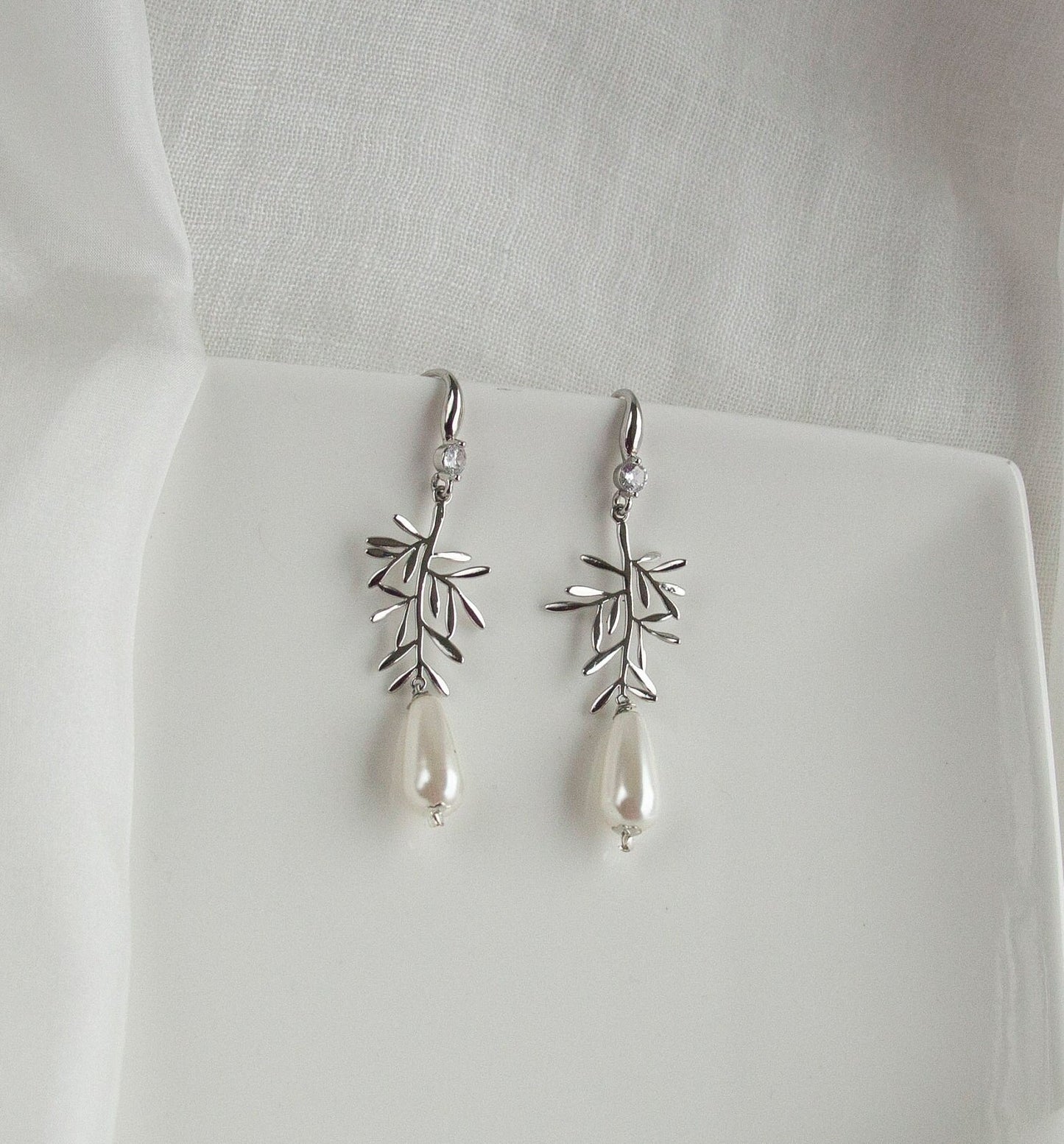 Silver Bridal Statement Earrings; Dangle Earrings; Wedding Jewellery; Silver Earrings; Pearl Earrings; Gift for Her; Gift for Bride