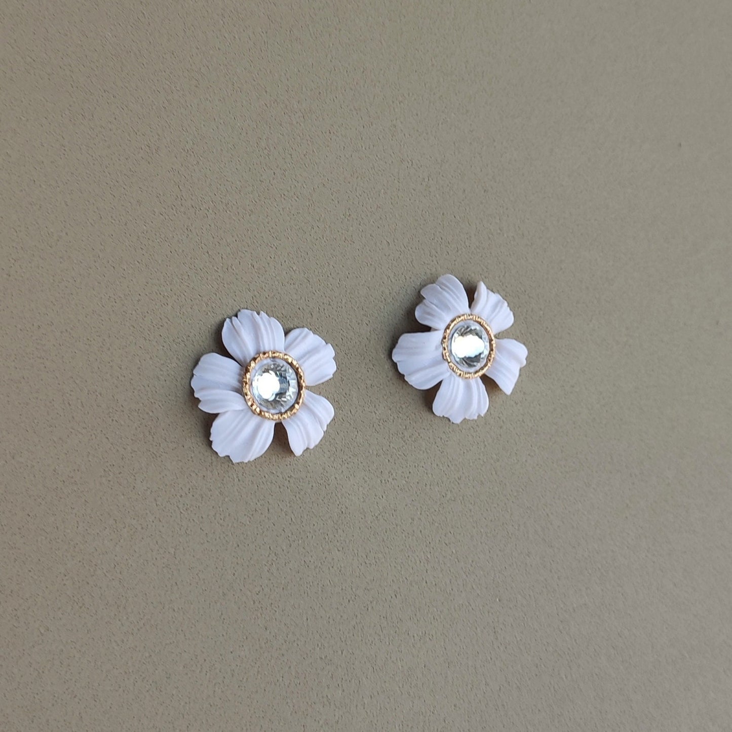 Bridal Floral Earrings; Large white Flower Earrings; Wedding Jewellery; Large Drop earrings; White, Gold, Crystal Earrings; Gift for Bride