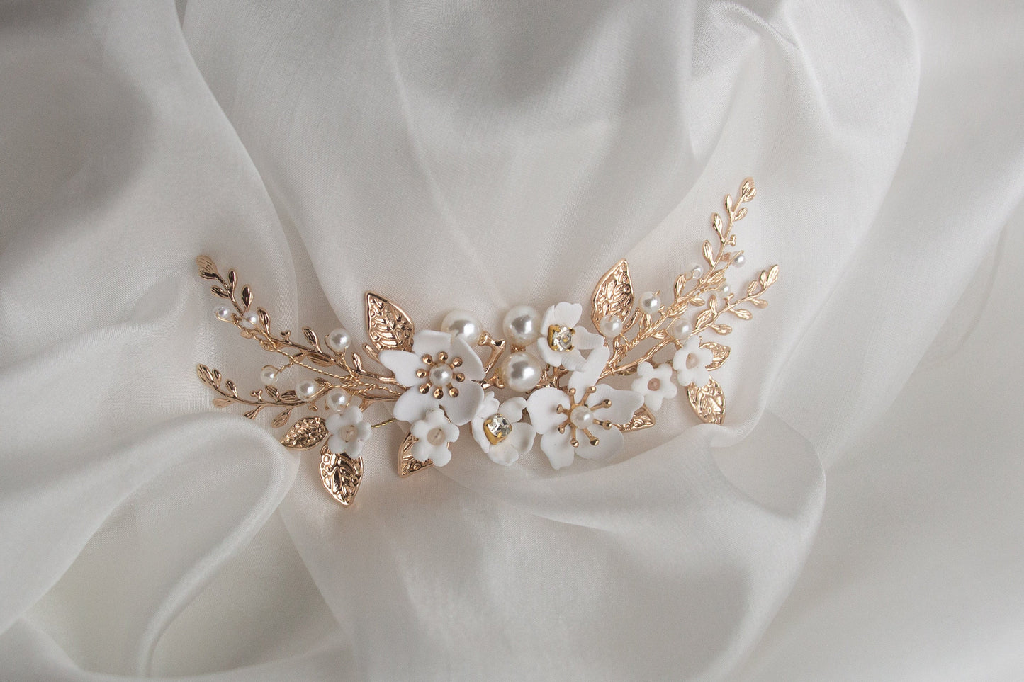 Gold & White Floral Bridal Hair piece; Bridal Headpiece; Bridal Hair Acessory; Bridal Hair Pin; Bridal Haircomb; Handmade Wedding Jewellery