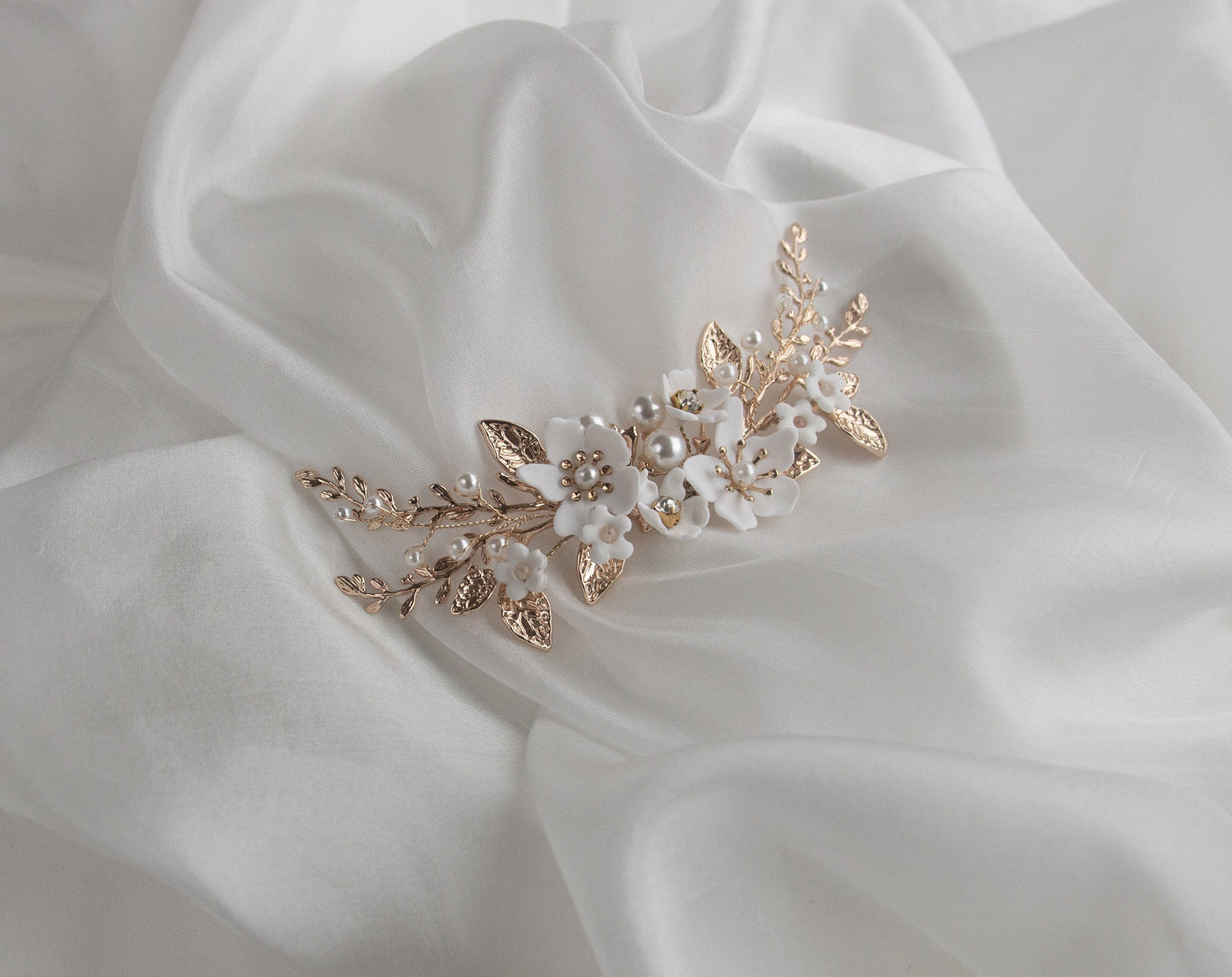 Gold & White Floral Bridal Hair piece; Bridal Headpiece; Bridal Hair Acessory; Bridal Hair Pin; Bridal Haircomb; Handmade Wedding Jewellery