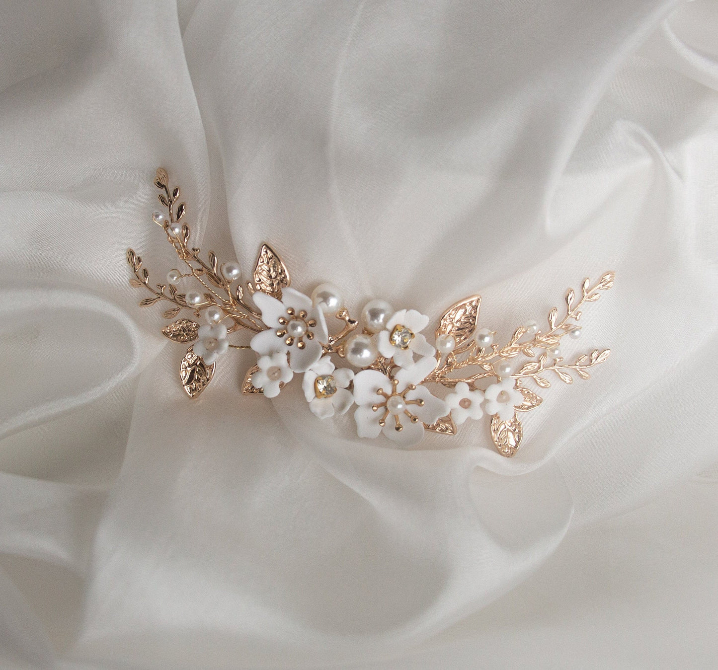 Gold & White Floral Bridal Hair piece; Bridal Headpiece; Bridal Hair Acessory; Bridal Hair Pin; Bridal Haircomb; Handmade Wedding Jewellery