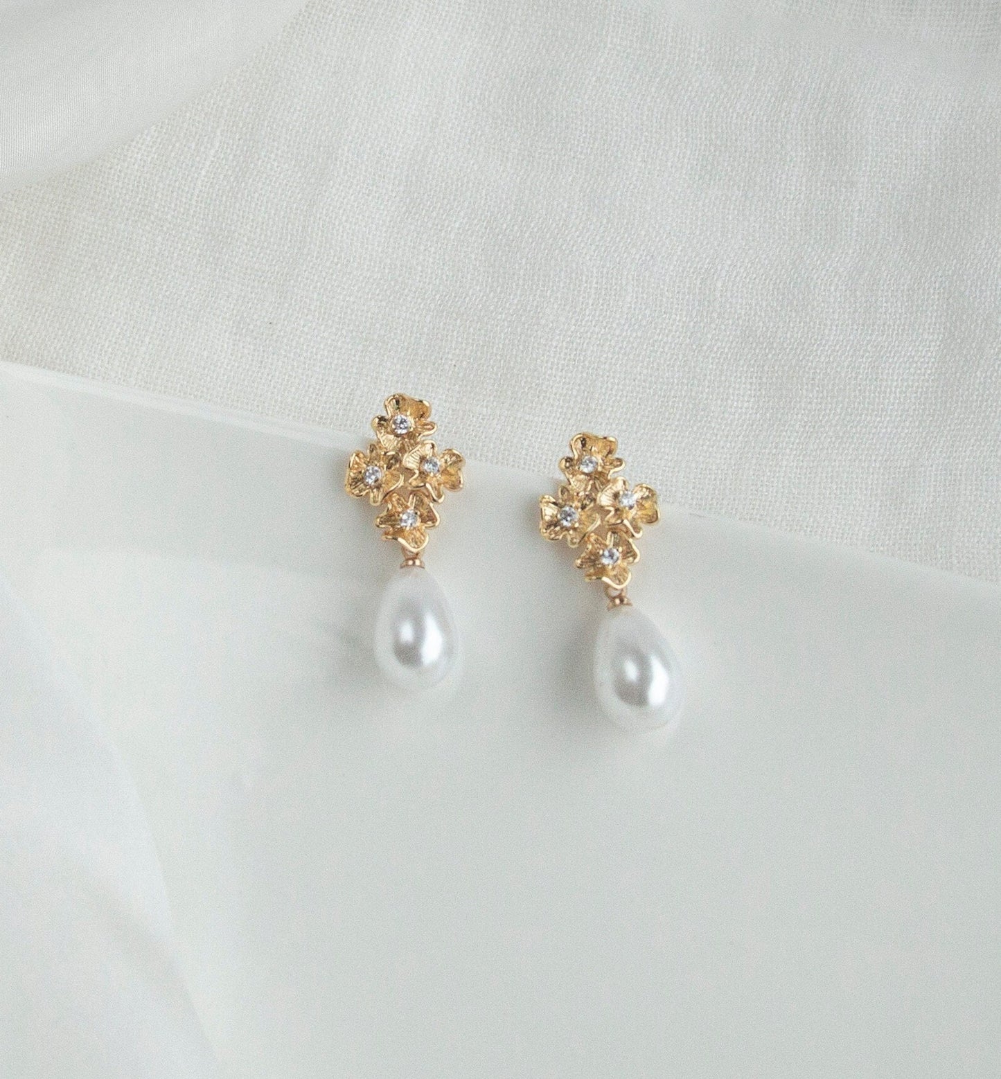 Bridal Gold & Pearl Earrings; Gold Floral Earrings; Wedding Earrings; Bridal Dangle Earrings; Bridal Studs; Crystal Earring; Gift for Bride;