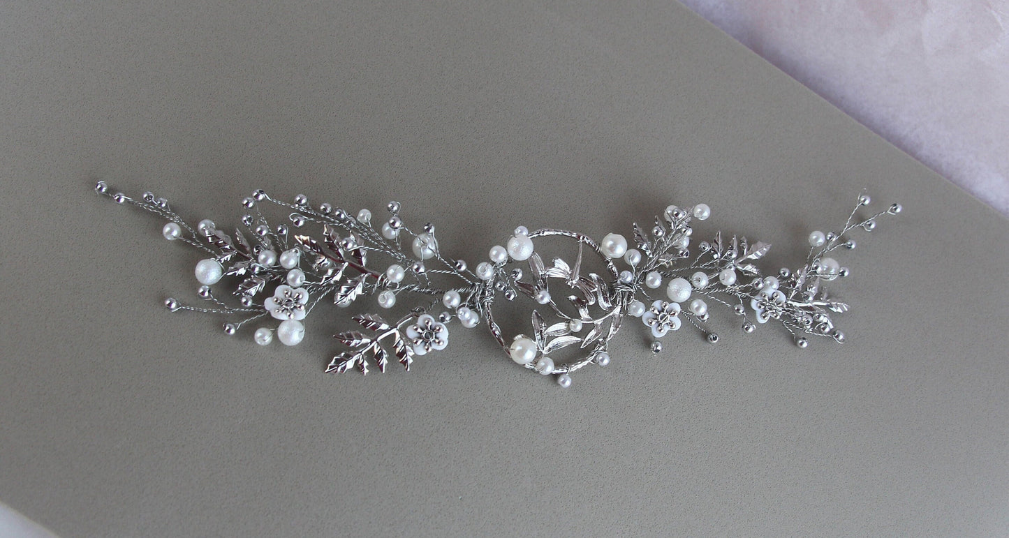 Silver & White Floral Bridal Hair piece; Bridal Headpiece; Bridal Hair Acessory; Bridal Hair Pin; Bridal Haircomb;Handmade Wedding Jewellery