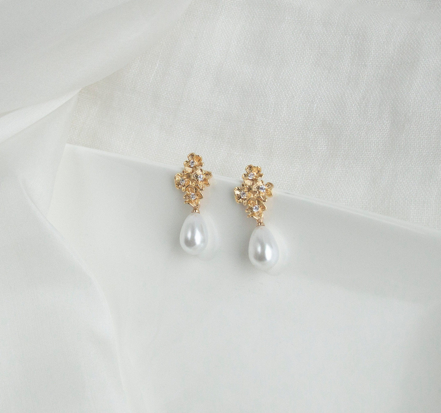Bridal Gold & Pearl Earrings; Gold Floral Earrings; Wedding Earrings; Bridal Dangle Earrings; Bridal Studs; Crystal Earring; Gift for Bride;
