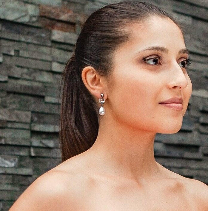 Teardrop Pearl Bridal Earrings; Dangle Earrings; Drop Earrings; Wedding jewellery; Silver Earrings; Crystal earrings; Gift for bride