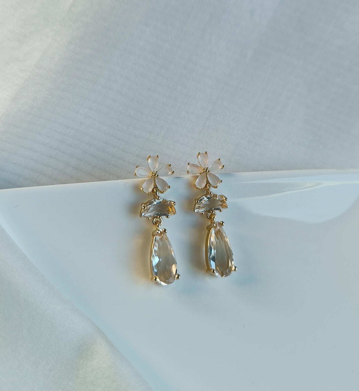Bridal Crystal Earrings; Bridal Dangle Earrings; Floral Earrings; Crystal Earrings; Wedding jewellery; Gift for Her; Party Earrings