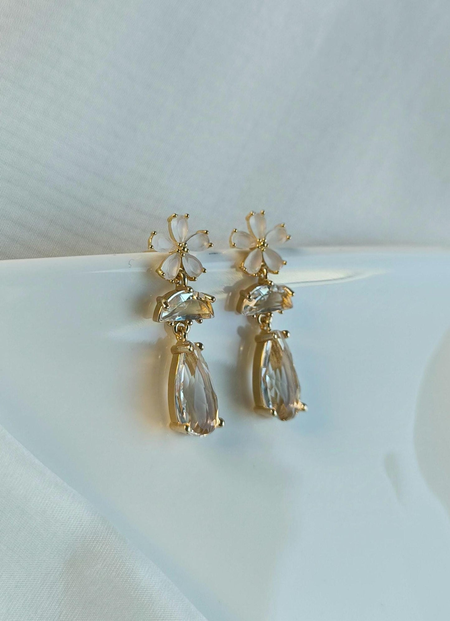 Bridal Crystal Earrings; Bridal Dangle Earrings; Floral Earrings; Crystal Earrings; Wedding jewellery; Gift for Her; Party Earrings