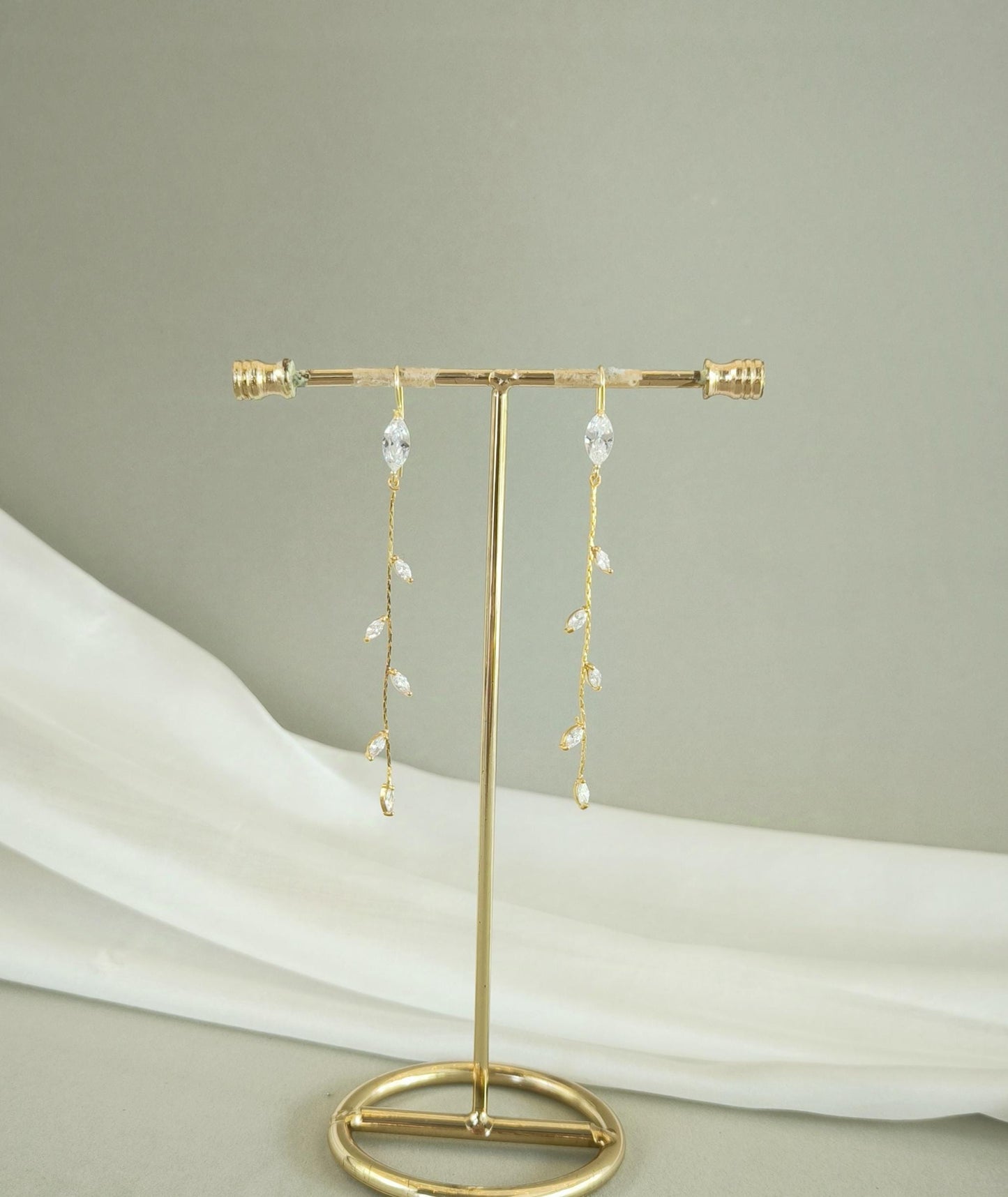 Gold Bridal Earrings; Party & Evening Earrings; Dangle Earrings; Crystal Earrings; Wedding / Bridal jewellery; Maid of honor; Gift for Bride