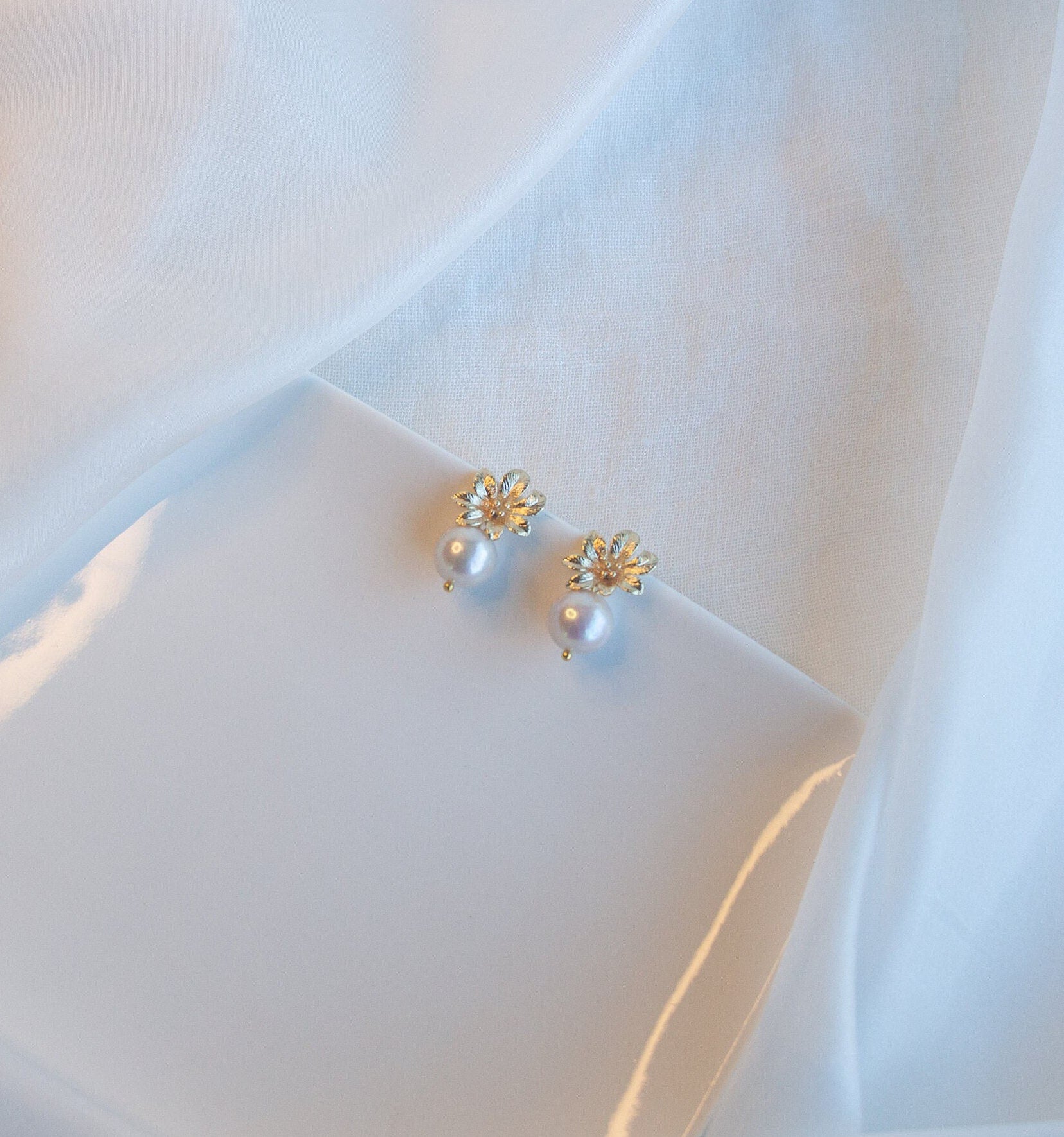 Gold Bridal drop Earrings; Golden flower Earrings; Natural Pearl Earrings; Wedding Earrings; Wedding Jewellery; Gift for Bride;