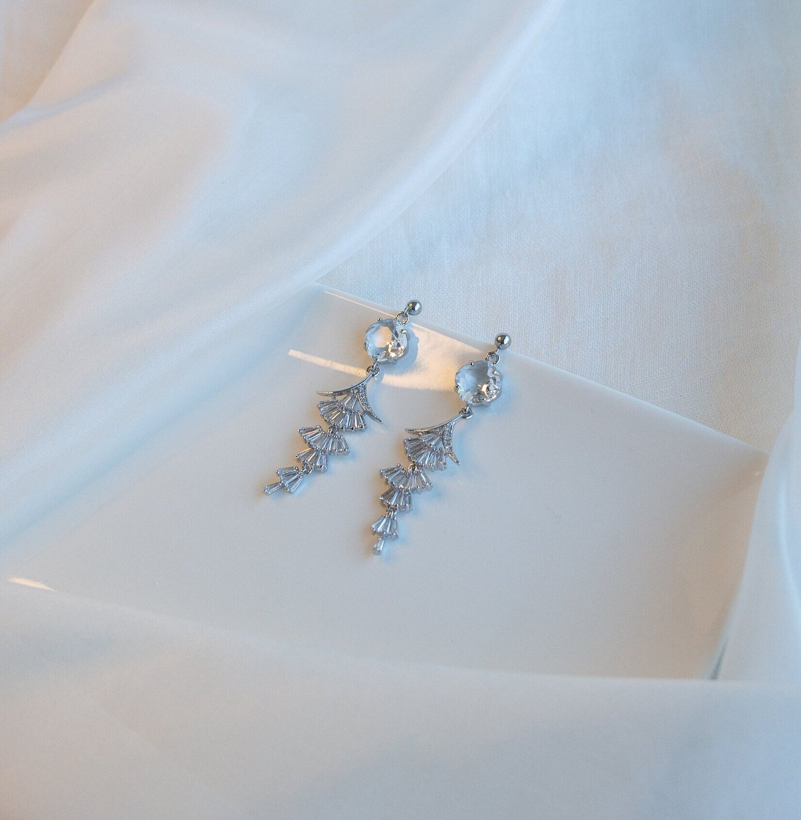 Chandelier Bridal Statement Earrings; Wedding Jewellery; Crystal Earrings; Dangle Earrings; Bride Earrings; Bride gift; Party Earrings