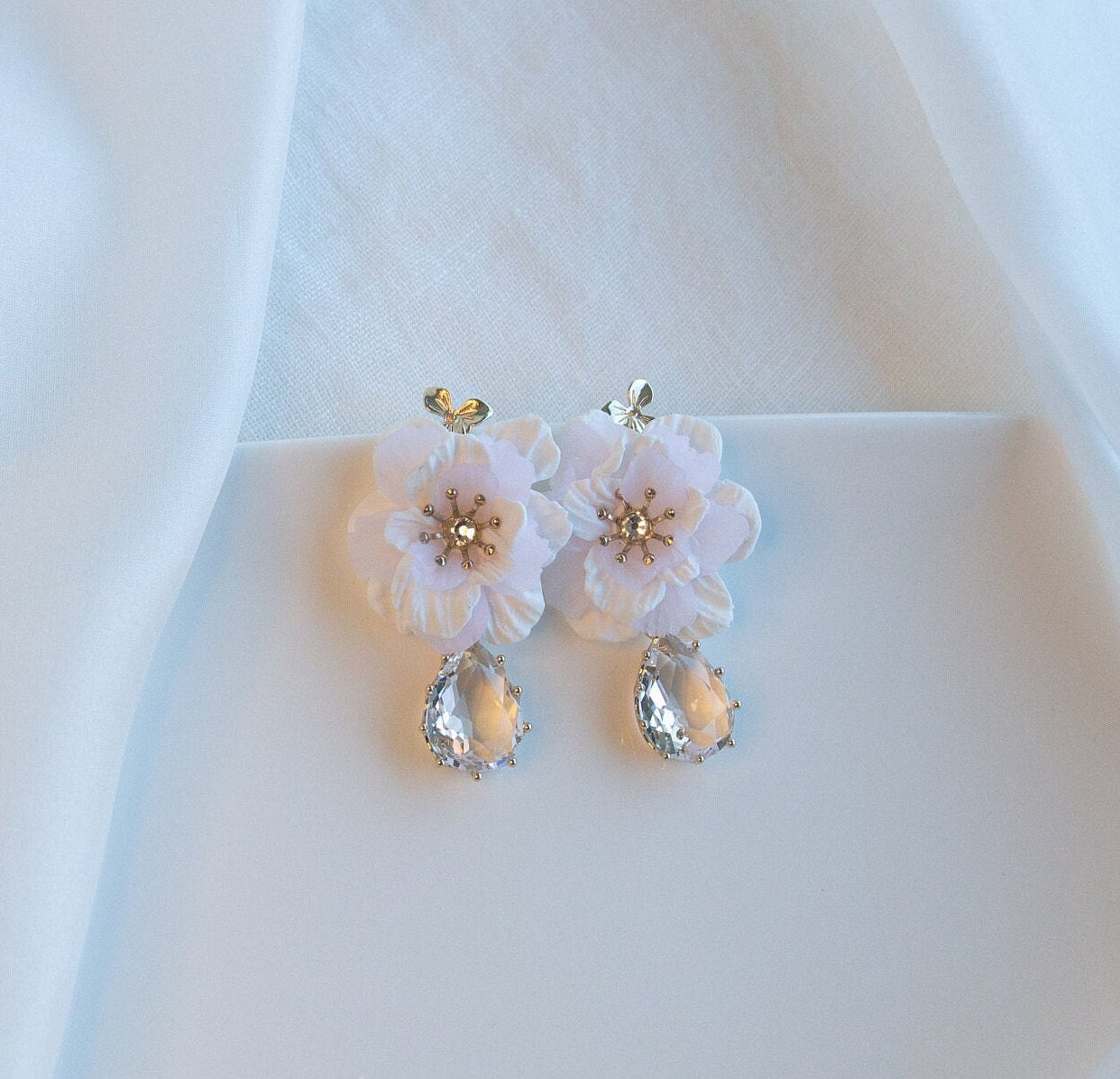 Bridal Statement Floral Earrings; Large white Flower Earrings; Wedding Jewellery; Crystal Earrings; Dangle Earrings; Gift for B;