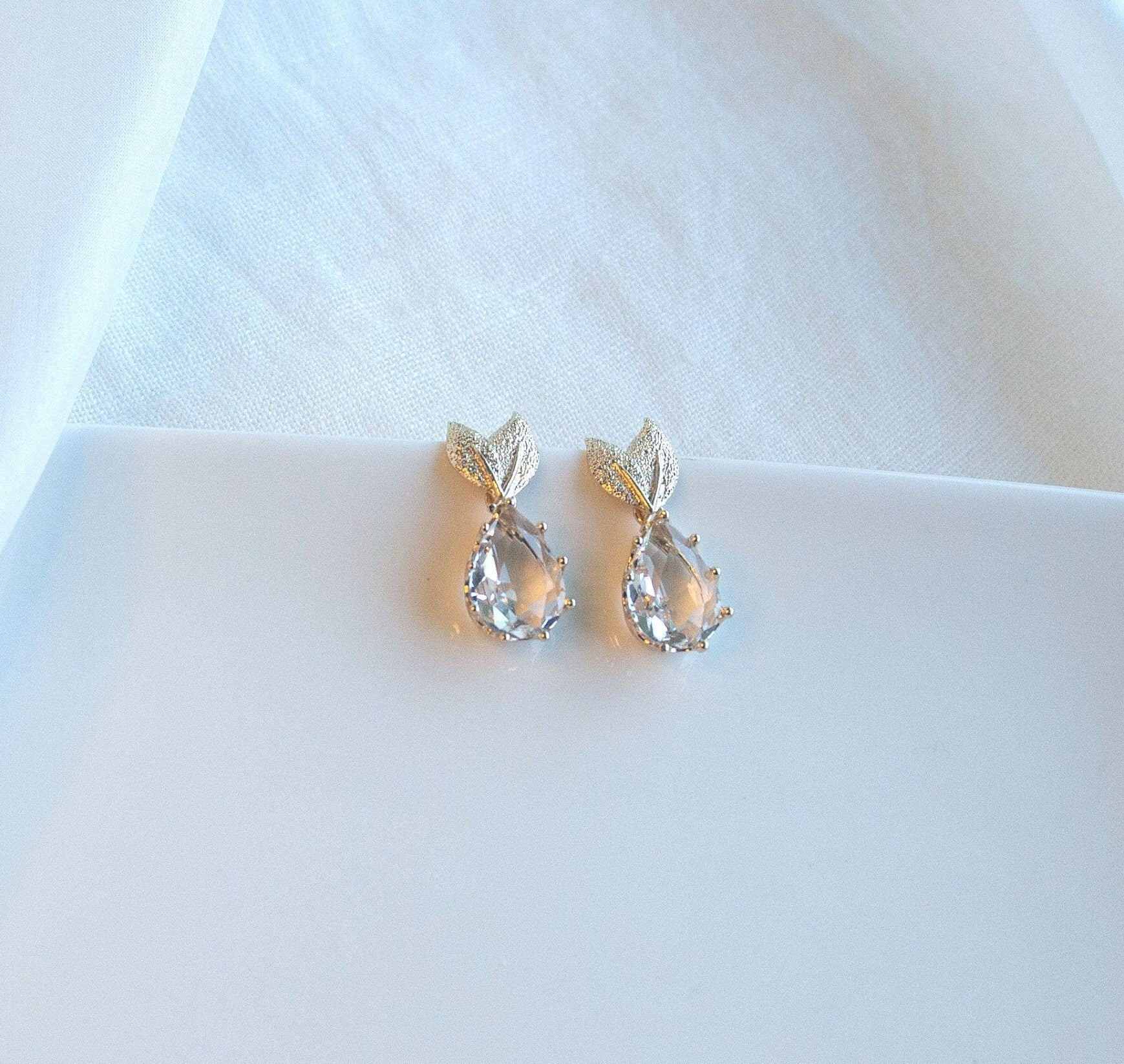 Bridal Gold Leaf Drop Earrings; Crystal Earrings; Wedding Jewellery; Tear drop Earrings; Bride Earrings; Bride Gift; Party earrings