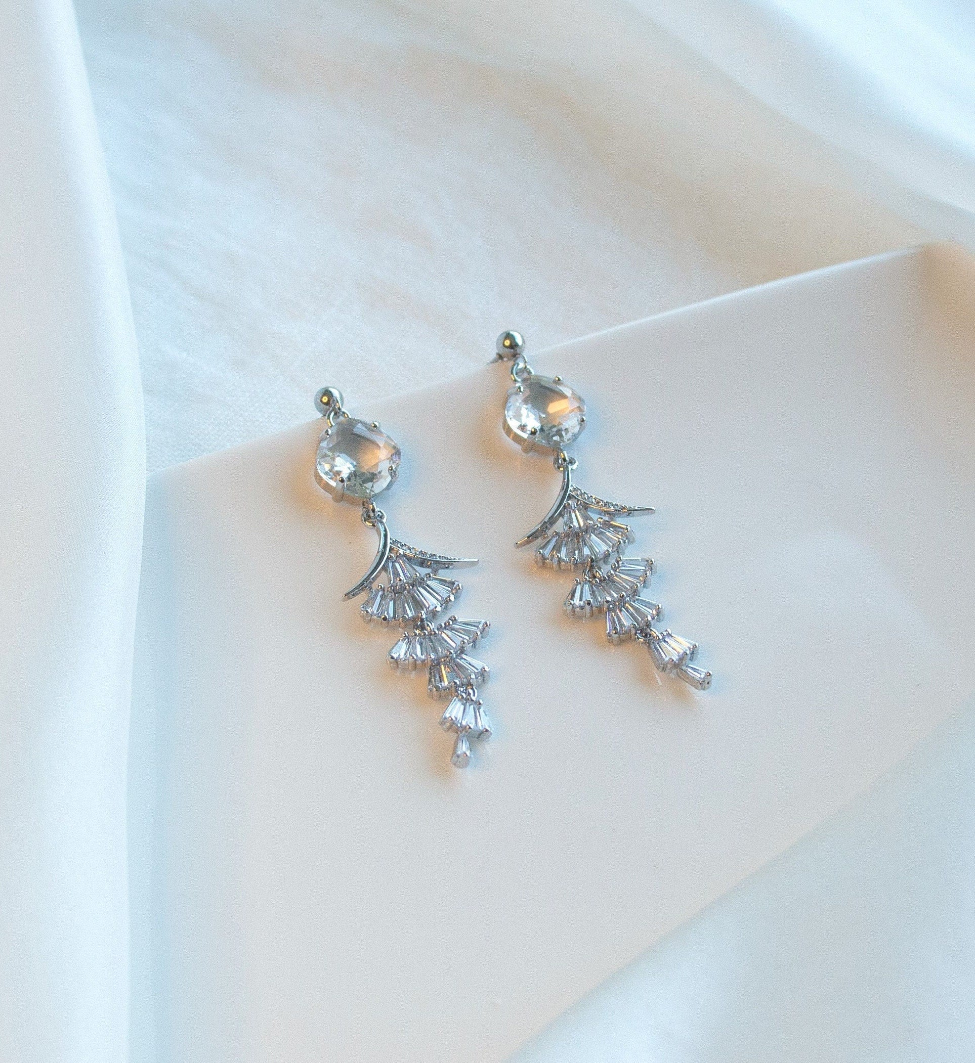 Chandelier Bridal Statement Earrings; Wedding Jewellery; Crystal Earrings; Dangle Earrings; Bride Earrings; Bride gift; Party Earrings