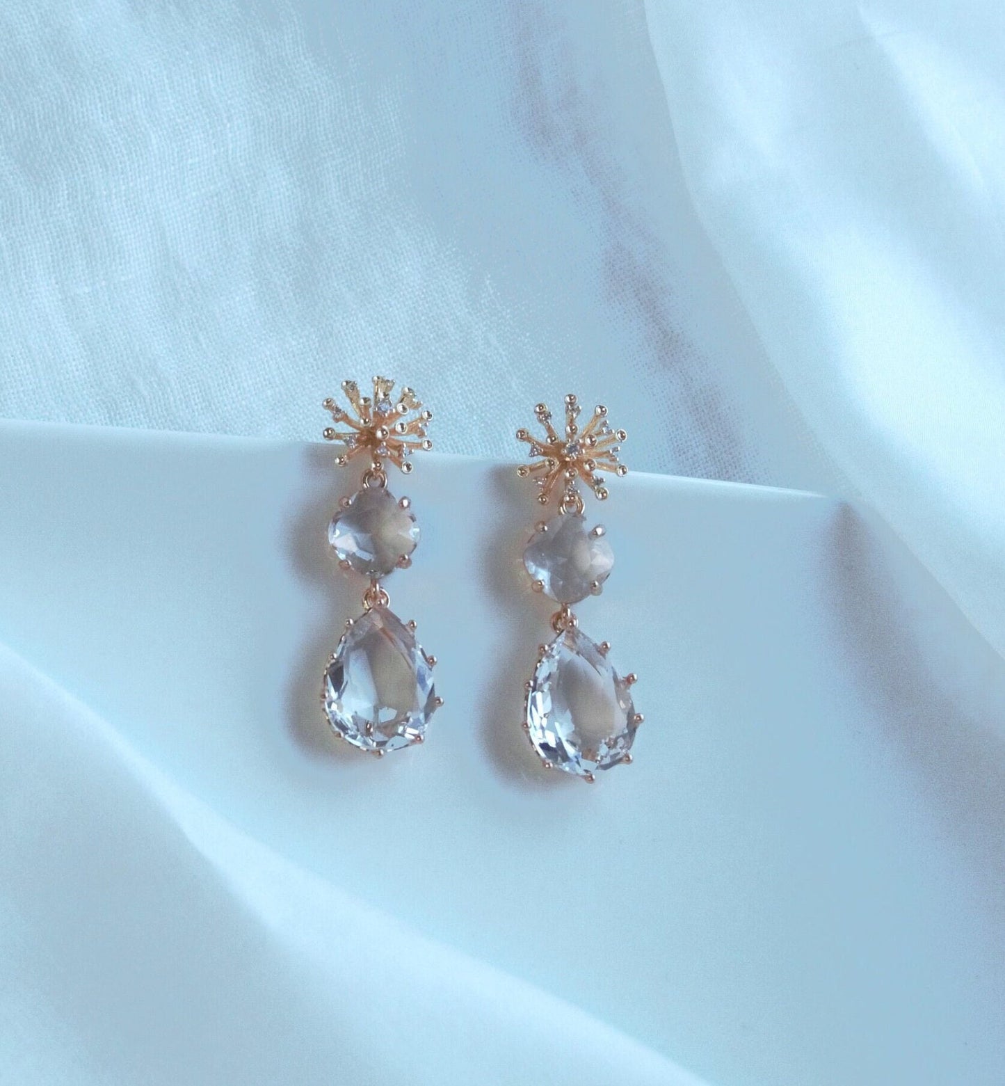 Bridal Statement Earrings; Wedding Earrings; Crystal Earrings; Tear drop Earrings; Dangle Earrings; Gift for Bride; Party Earrings