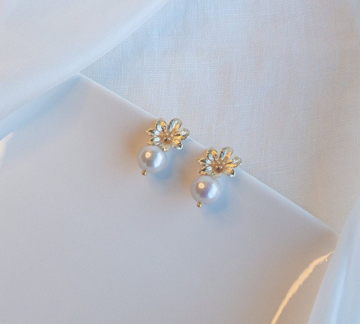 Gold Bridal drop Earrings; Golden flower Earrings; Natural Pearl Earrings; Wedding Earrings; Wedding Jewellery; Gift for Bride;