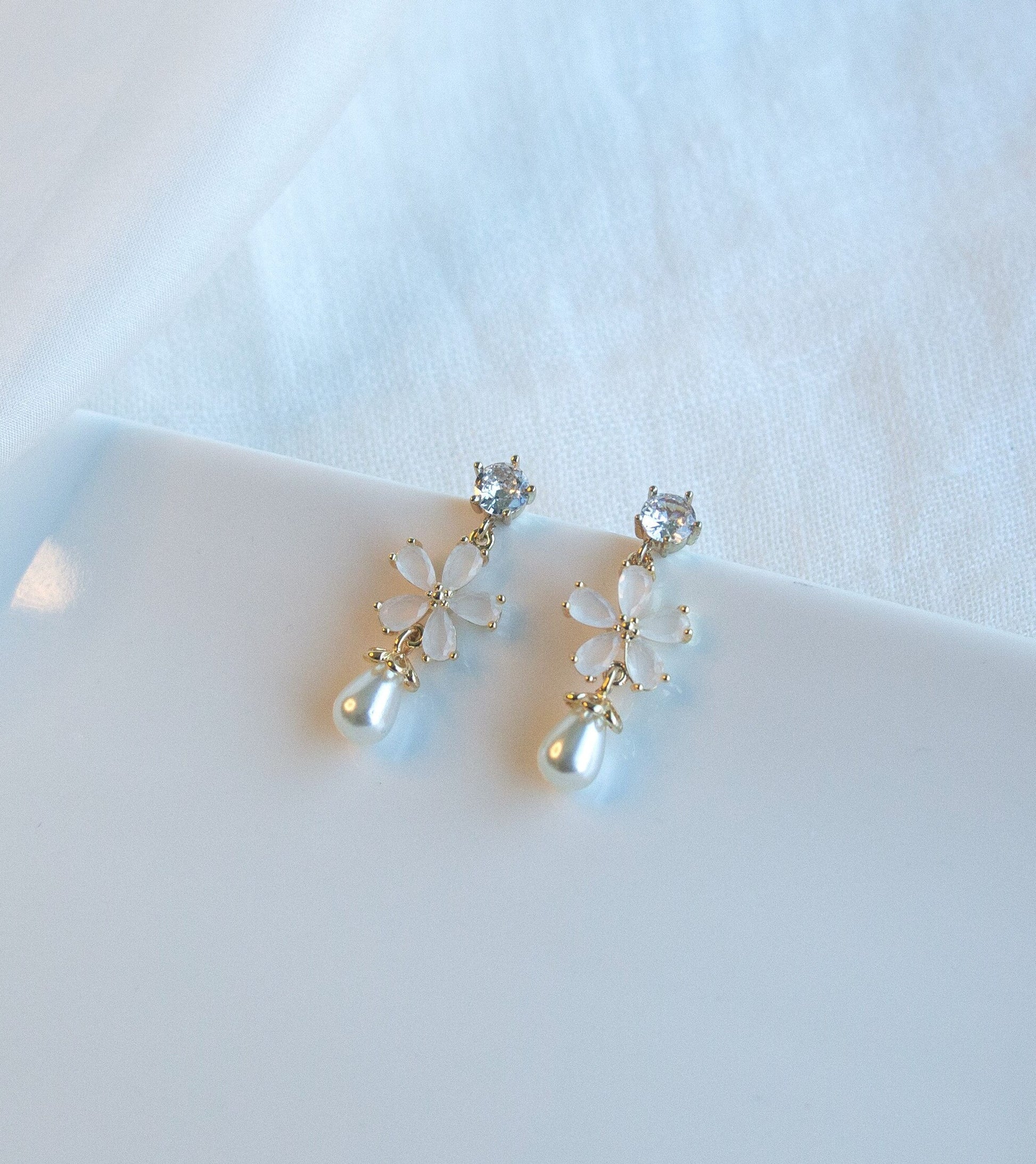 Bridal Drop Earrings; Bridal Dangle Earrings; Floral Earrings; Crystal Earrings; Wedding jewellery; Gift for Her; Pearl Earrings