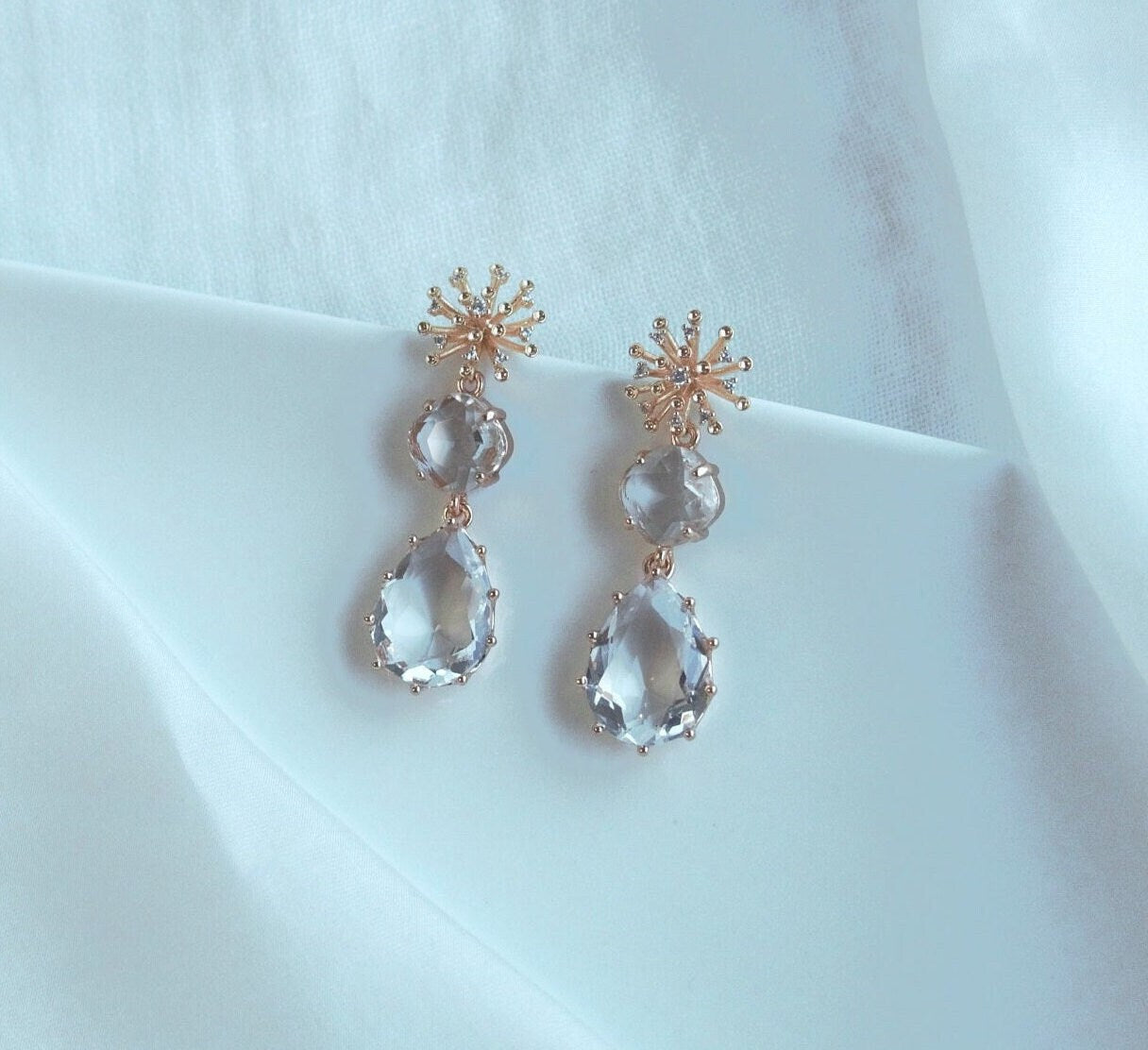Bridal Statement Earrings; Wedding Earrings; Crystal Earrings; Tear drop Earrings; Dangle Earrings; Gift for Bride; Party Earrings