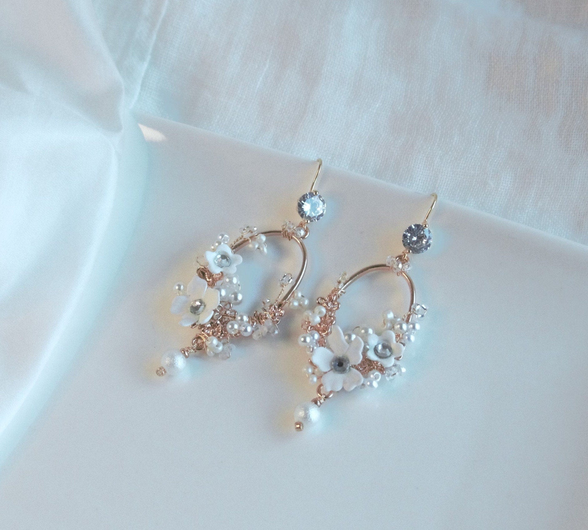 Bridal Statement Floral Earrings; White Flowers Earrings; Pearl Earrings; Wedding earrings; Crystal Earrings; Dangle Earrings;Gift for Bride