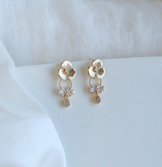 Gold Flower Bridal Dangle Earrings; Wedding earrings; Wedding Jewellery; Cubic Zirconia Earrings; Crystal Earrings; Gift for Her;