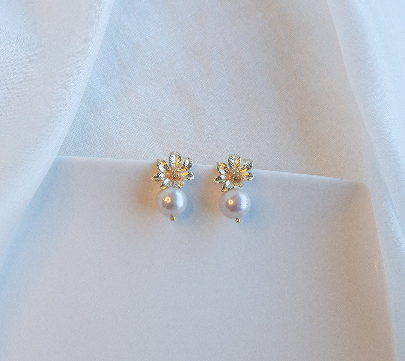 Gold Bridal drop Earrings; Golden flower Earrings; Natural Pearl Earrings; Wedding Earrings; Wedding Jewellery; Gift for Bride;