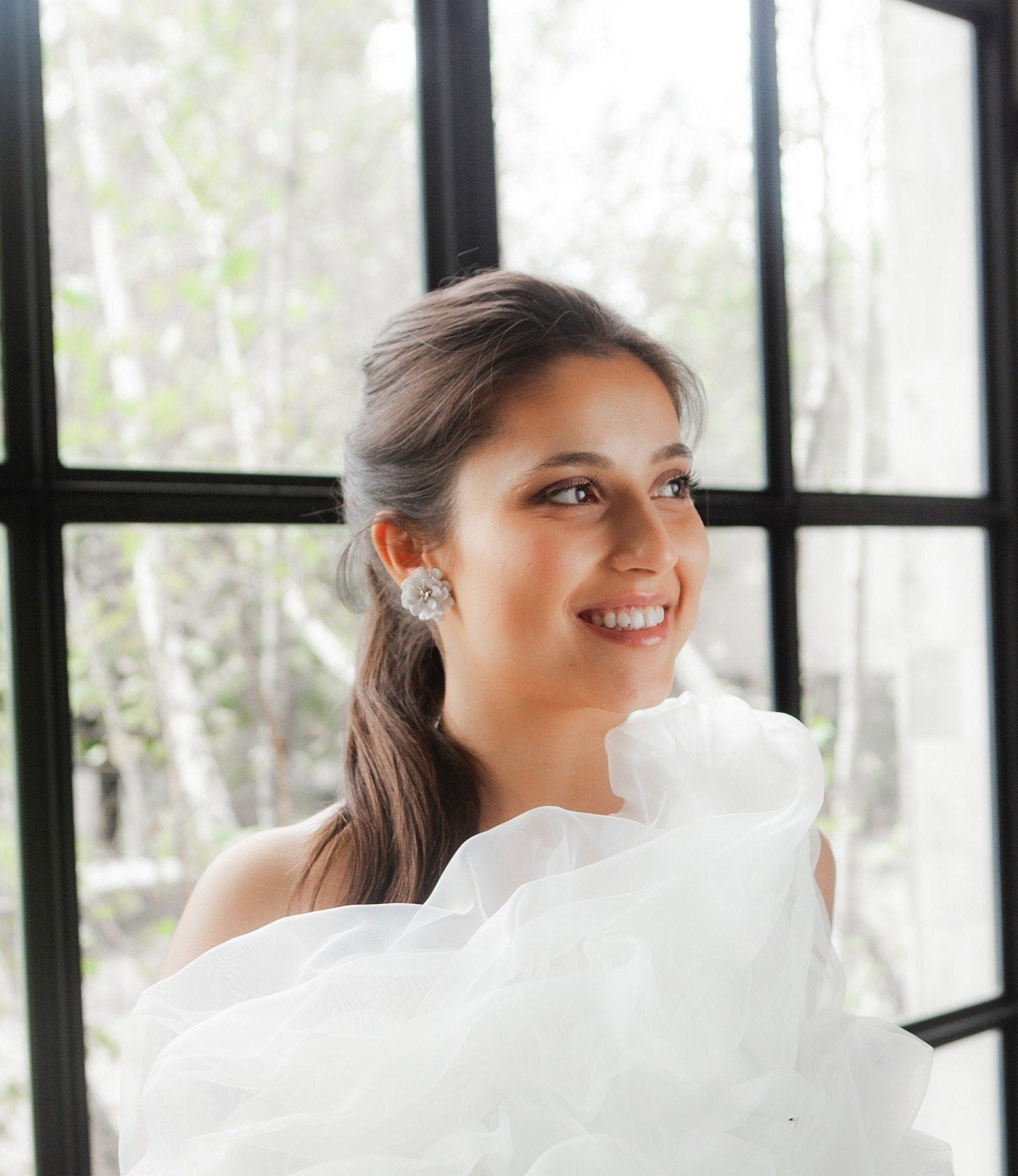 Bridal Floral Earrings; Large white Flower Earrings; Wedding Jewellery; Large Drop earrings; White and Gold Earrings; Gift for Bride