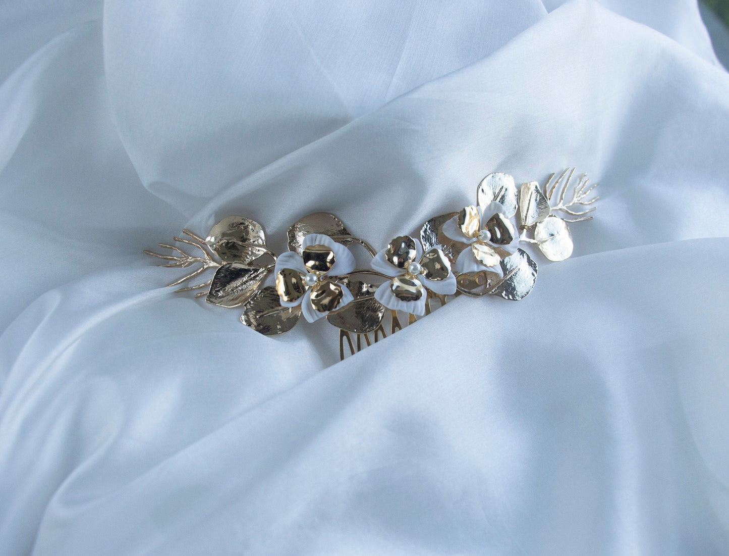 Gold Floral Bridal Haircomb; Bridal Headpiece; Handmade Wedding Jewellery; Golden Hair Acessory; Bridal Hair Pin; Gift for Bride