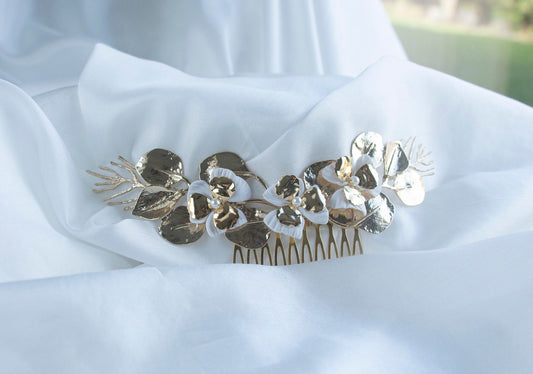 Gold Floral Bridal Haircomb; Bridal Headpiece; Handmade Wedding Jewellery; Golden Hair Acessory; Bridal Hair Pin; Gift for Bride