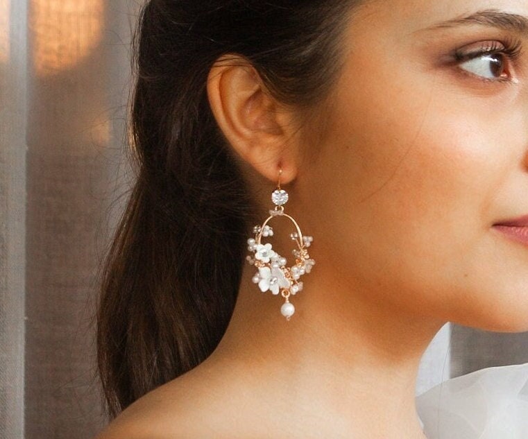 Bridal Statement Floral Earrings; White Flowers Earrings; Pearl Earrings; Wedding earrings; Crystal Earrings; Dangle Earrings;Gift for Bride