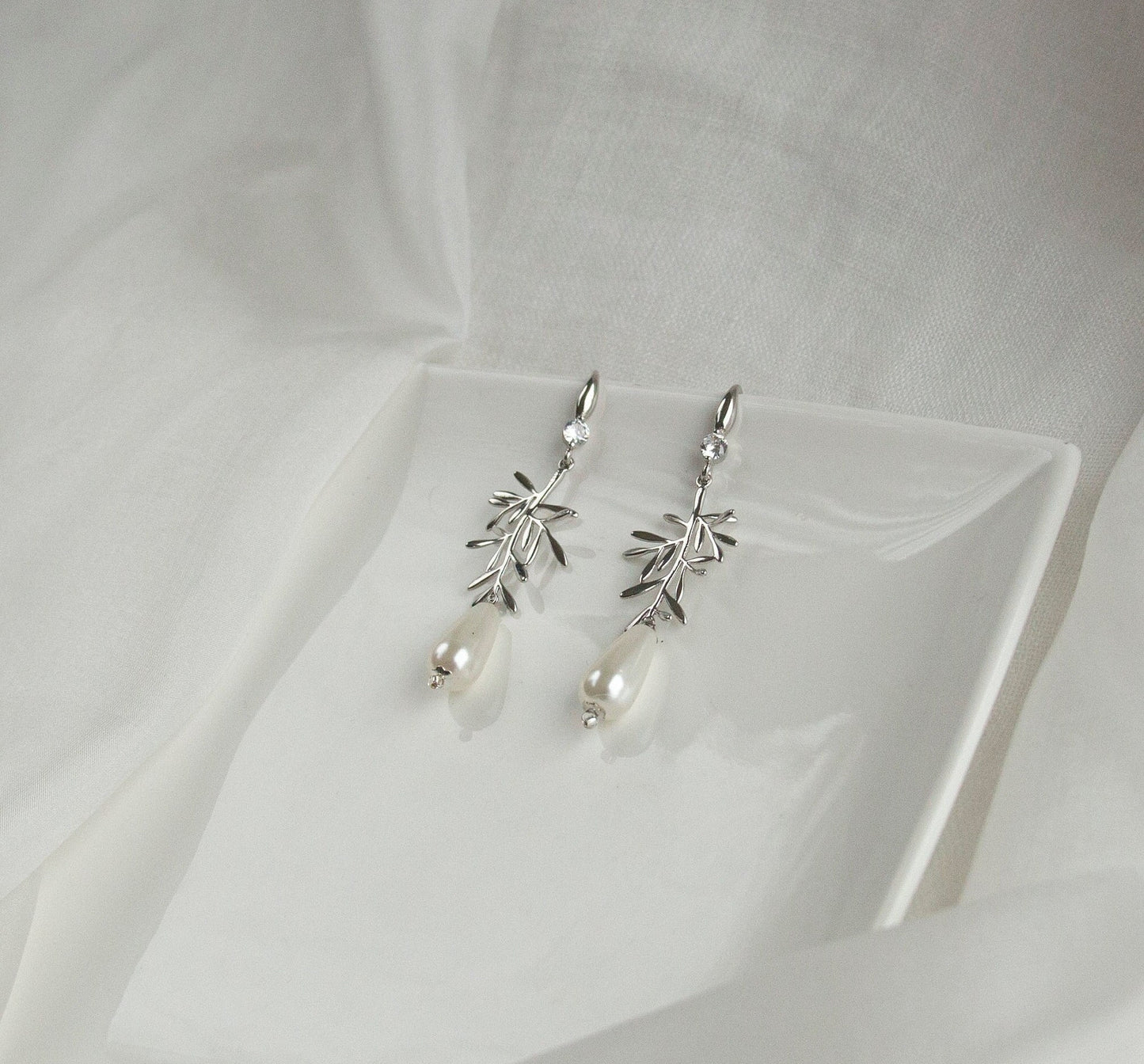 Silver Bridal Statement Earrings; Dangle Earrings; Wedding Jewellery; Silver Earrings; Pearl Earrings; Gift for Her; Gift for Bride