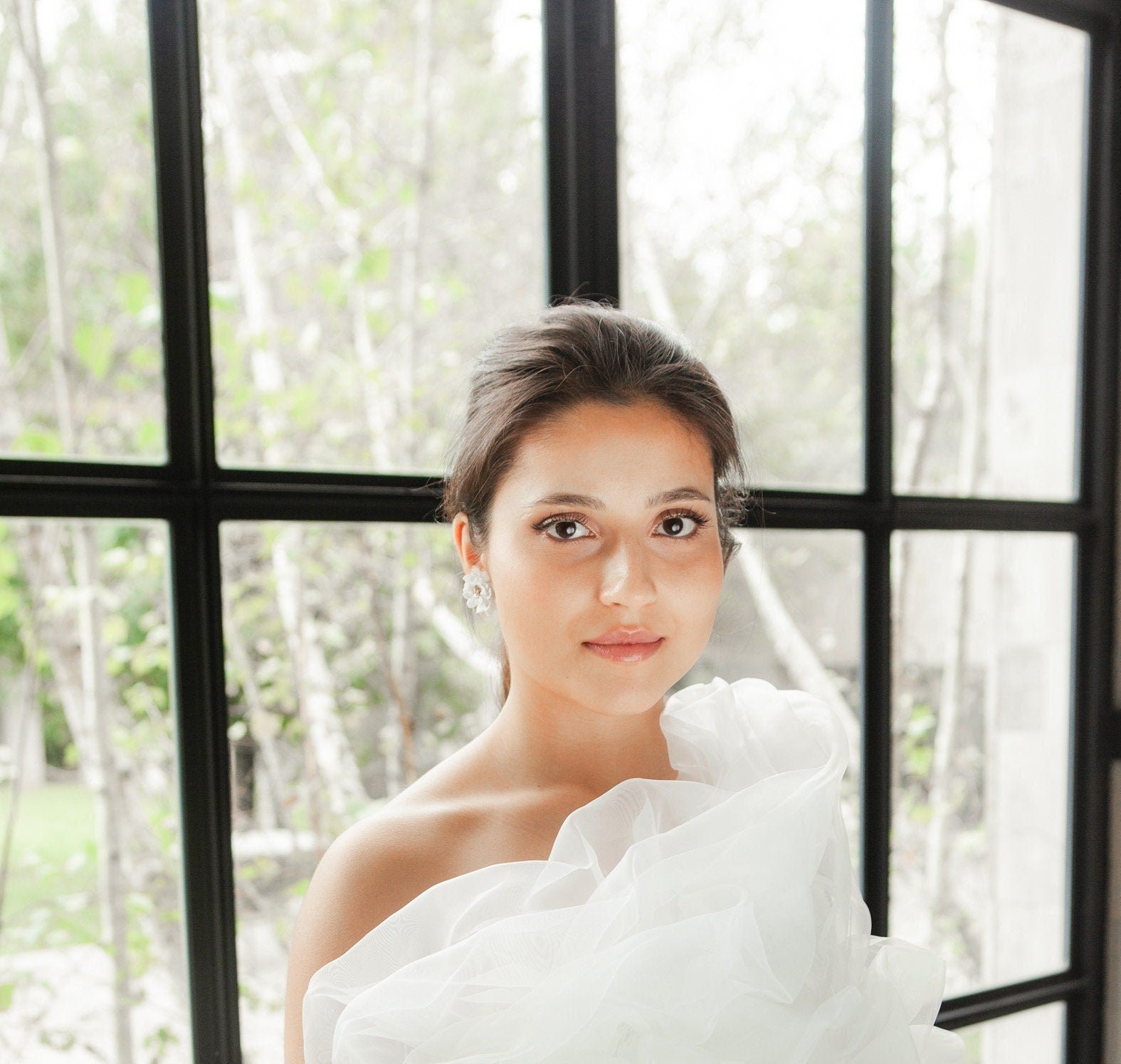 Bridal Floral Earrings; Large white Flower Earrings; Wedding Jewellery; Large Drop earrings; White and Gold Earrings; Gift for Bride