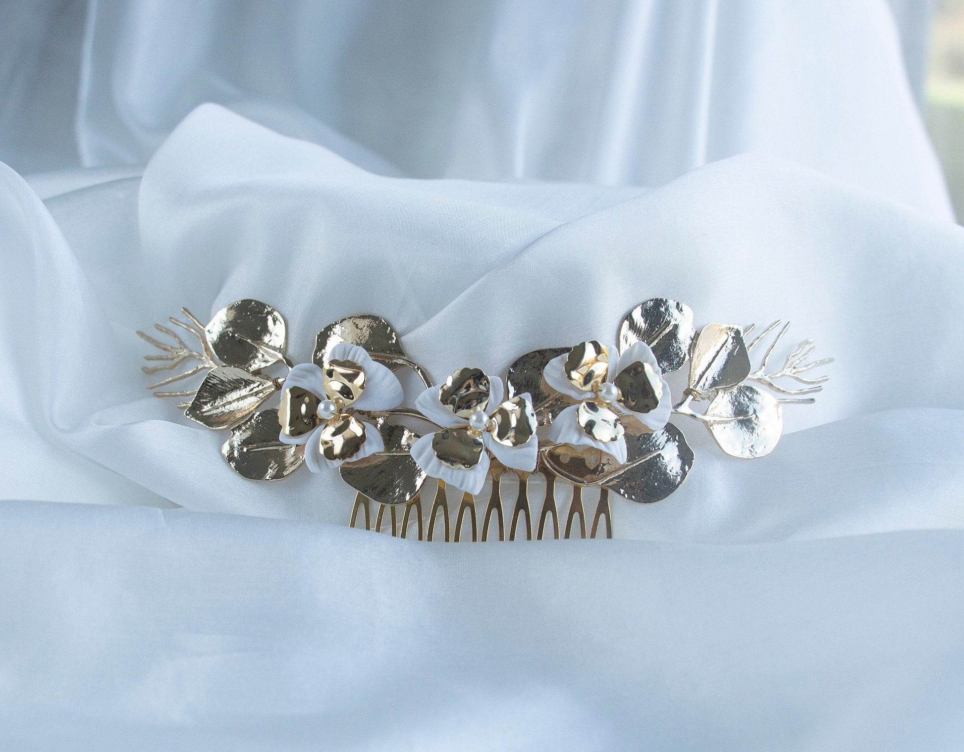 Gold Floral Bridal Haircomb; Bridal Headpiece; Handmade Wedding Jewellery; Golden Hair Acessory; Bridal Hair Pin; Gift for Bride