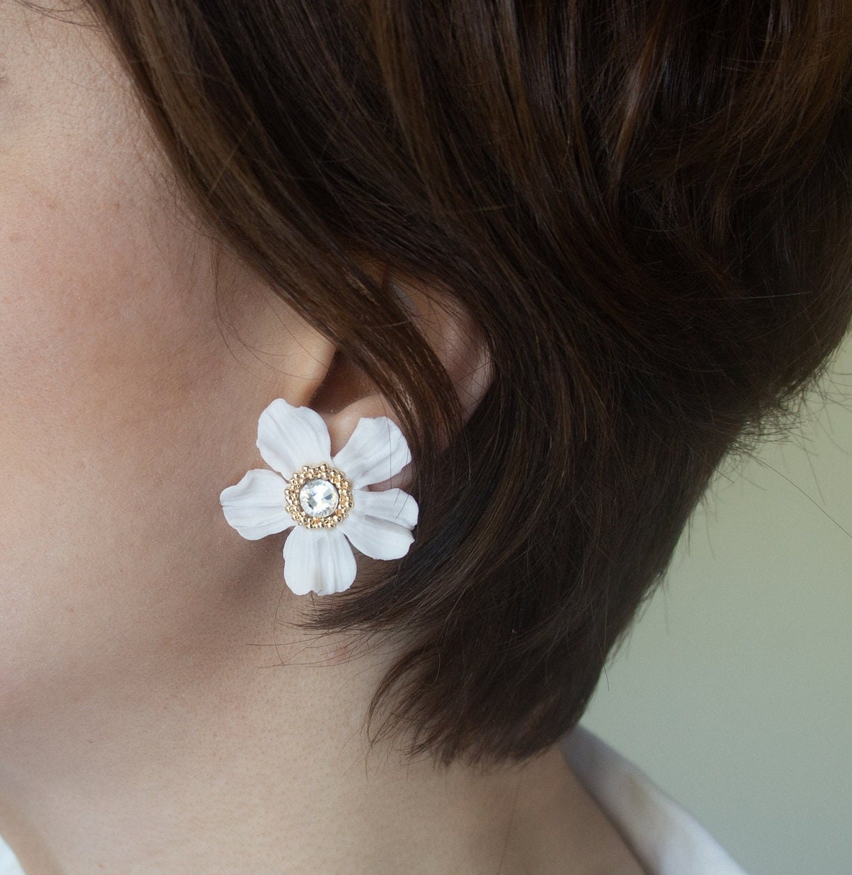 Bridal Floral Earrings; Large white Flower Earrings; Wedding Jewellery; Large Drop earrings; White, Gold, Crystal Earrings; Gift for Bride