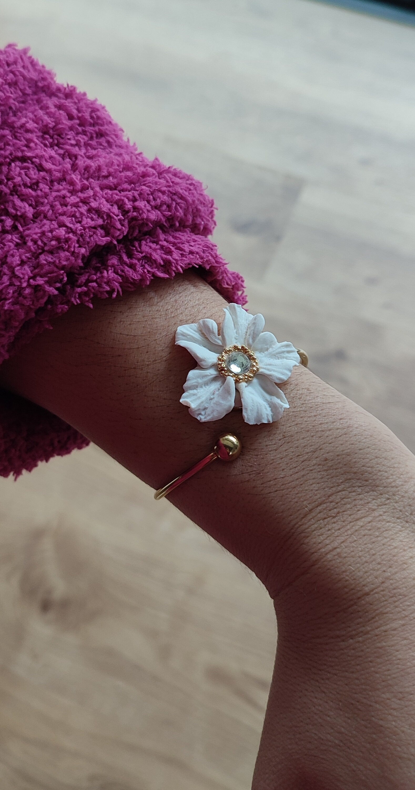 Bridal Statement Floral Bracelet; white Flower Bracelet; Wedding Jewellery; Golden Bracelet; White, Gold, Crystal Bracelet; Gift for Bride