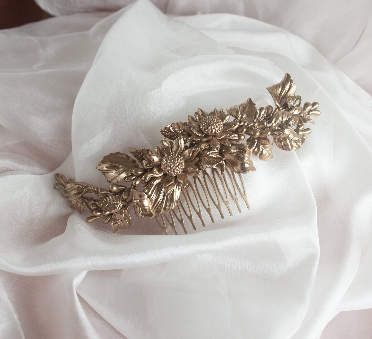 Gold Floral Bridal Haircomb; Bridal Headpiece; Handmade Wedding Jewellery; Bridal Vintage Gold Hair Acessory; Bridal Hair Pin;Gift for Bride