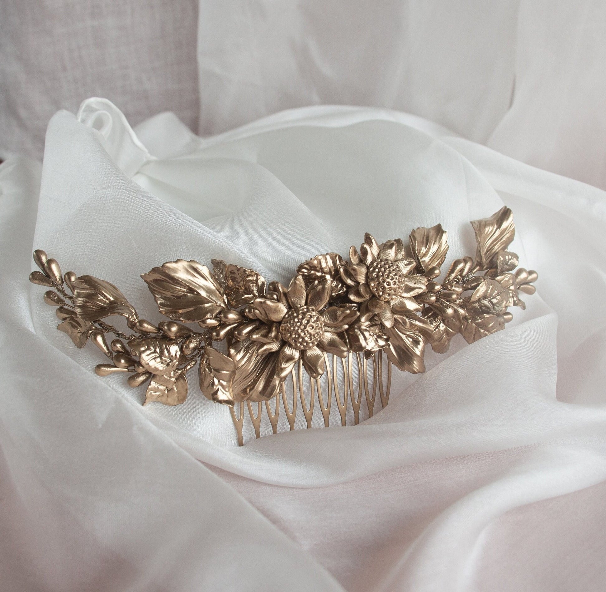 Gold Floral Bridal Haircomb; Bridal Headpiece; Handmade Wedding Jewellery; Bridal Vintage Gold Hair Acessory; Bridal Hair Pin;Gift for Bride