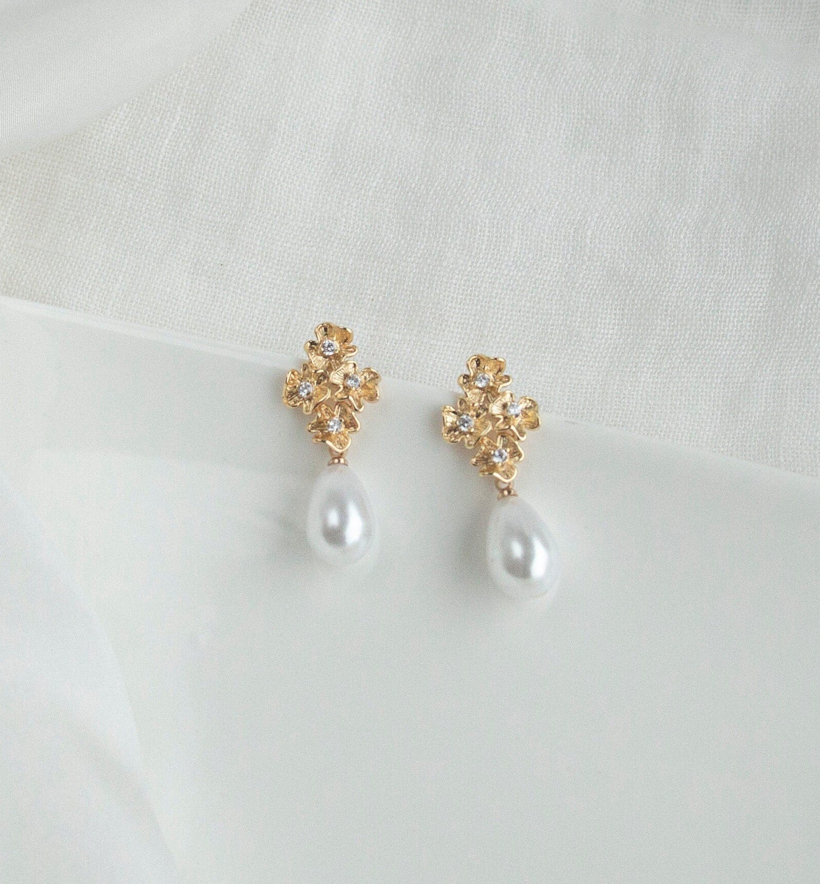 Bridal Gold & Pearl Earrings; Gold Floral Earrings; Wedding Earrings; Bridal Dangle Earrings; Bridal Studs; Crystal Earring; Gift for Bride;